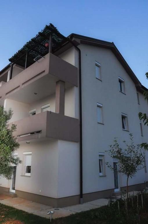 Panorama Sunset Apartments Cres Exterior photo