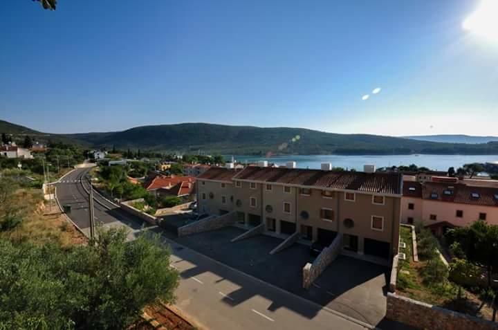Panorama Sunset Apartments Cres Exterior photo